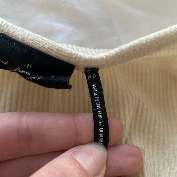 Urban Outfitters Women’s Cream Sweater Size M - Picture 3 of 15